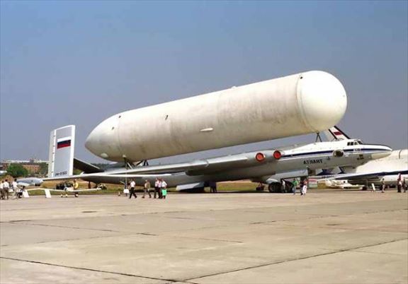これ本当に飛ぶの 自分の体よりも太い燃料タンクを運ぶソ連製飛行機vm T アトラント おそロシ庵