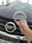 ロシアの冬の冷たい雨は車の型取りをしてくれる