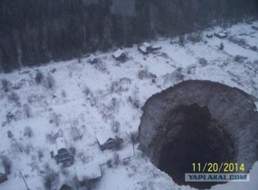 アナが雪に登場!?またロシアで巨大な穴が出現！おそロシア!!