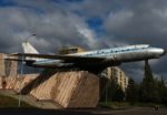 ロシアの街にはモニュメントとして飛行機や戦車の実物が飾られている