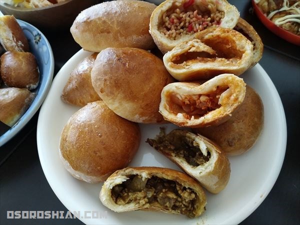 ロシア人のピロシキパーティーに焼きそばパン風などの和風ピロシキを引っさげ参戦してきた おそロシ庵