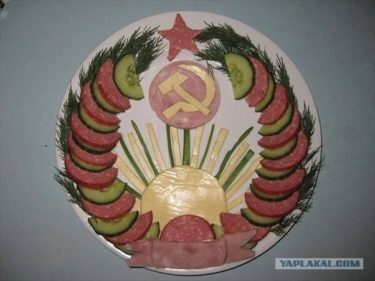 ソ連キャラ弁？ハムやサラミで再現されたソ連の紋章