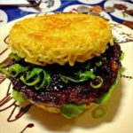 ラーメンバーガーを見たロシア人「次はパスタの入ったピロシキを作ってくれ！」