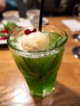 世界に誇る和食「メロンクリームソーダ」がロシアにはないので無理やり作って飲んできた