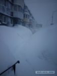 家が埋まる、車が埋まる、信号が埋まる、カムチャッカの降雪おそロシア