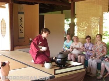 モスクワで行われた毎年恒例の夏の茶会を手伝ってきた