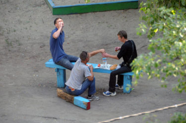 ウクライナ人「家の前のベンチを4年間撮影し続けてみた」