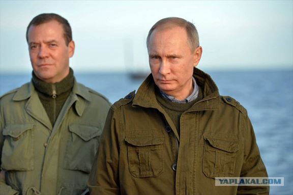 メドヴェージェフというブロガーのSNSにお友達のプーチンと魚釣りにいった様子がアップされた