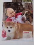 プーチンと犬が戯れる写真のみが使われた戌年プーチンカレンダーを手に入れた
