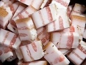 ウクライナやロシアで食べられている豚の脂身の塩漬け、サーロを紹介します！